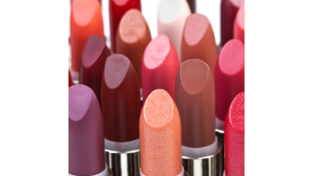 Illustratie voor: Say what? Deze lipstick trend gaat écht iets te ver