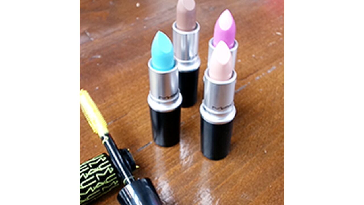 Illustratie voor: VIDEO: MAC Cosmetics komt met nieuwe kleuren lipstick!