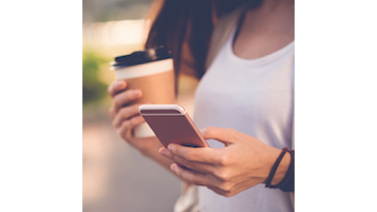 Illustratie voor: Dit is de échte betekenis achter zijn WhatsApp-bericht