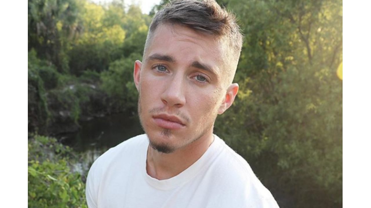 Illustratie voor: Deze hunk was twee jaar geleden een bloedmooie vrouw