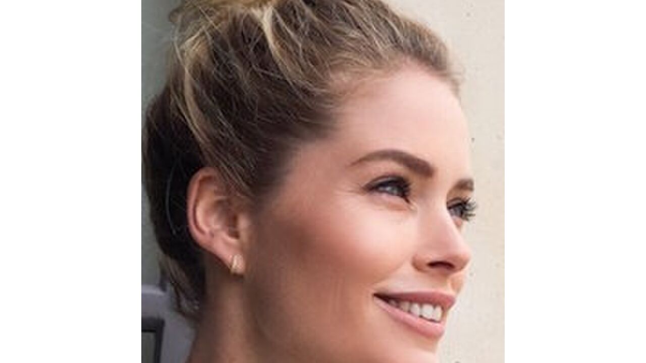 Illustratie voor: Zo creëer je de sunkissed glow van Doutzen
