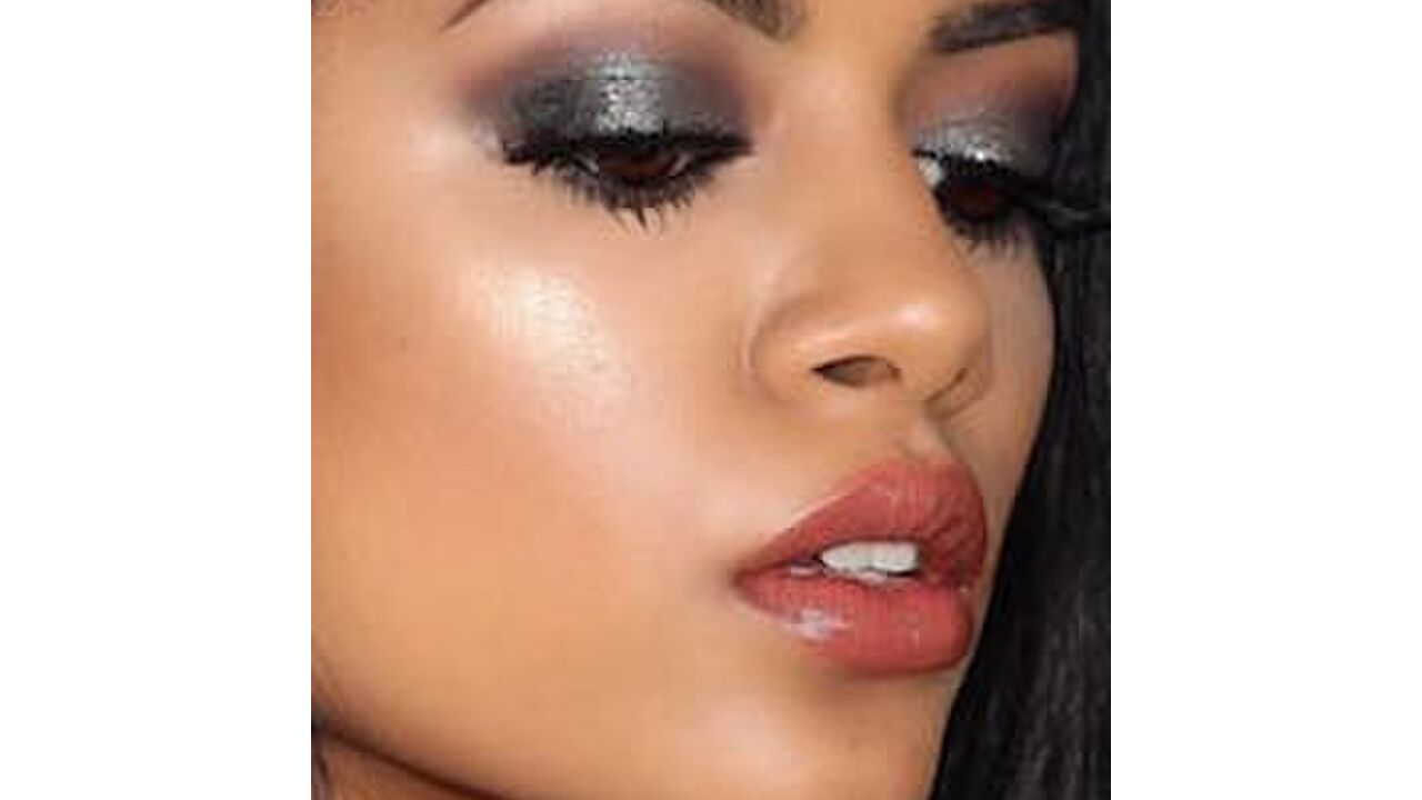 Illustratie voor: Deze bizarre make-up trend gaat viral op Instagram