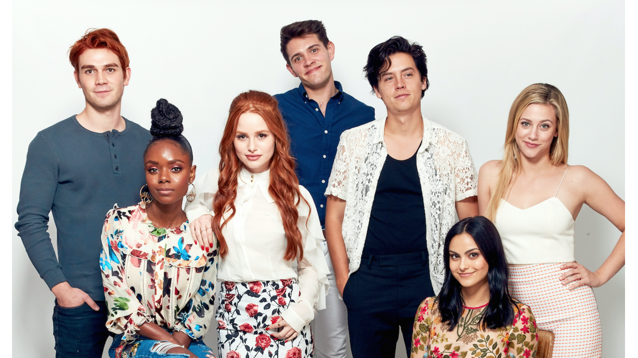 Illustratie voor: Fans denken dat deze Riverdale castleden óók een setje zijn in het echt