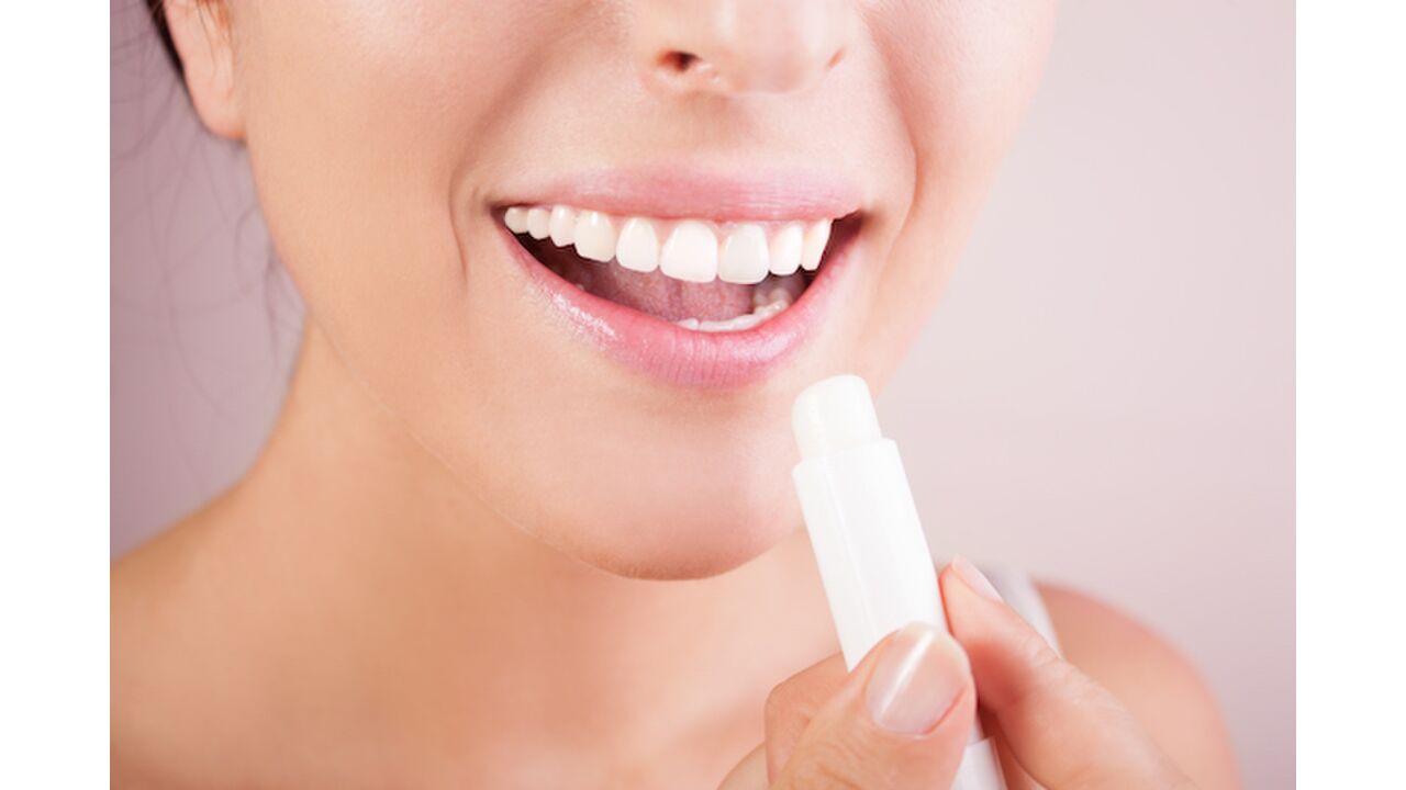 Illustratie voor: Alarm! Er zit mogelijk een schadelijke stof in jouw lippenbalsem