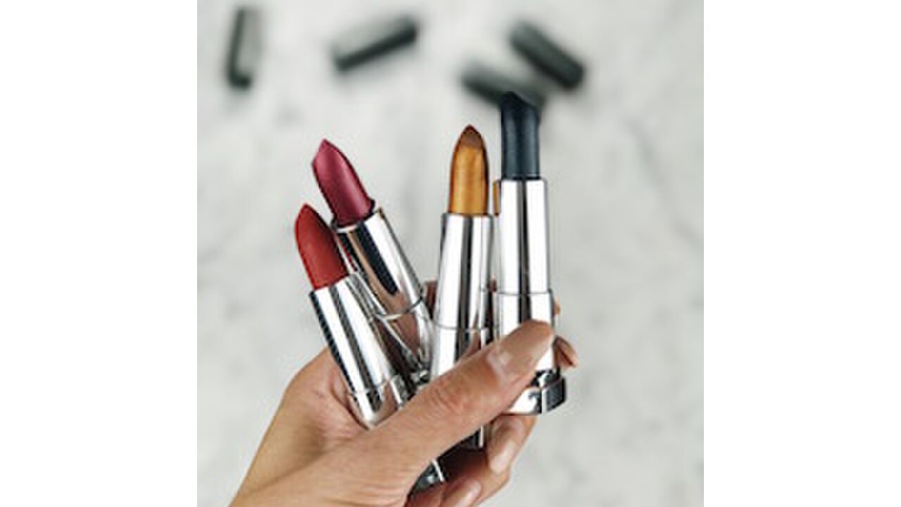Illustratie voor: Dit is de grootste lipstick trend voor herfst 2017