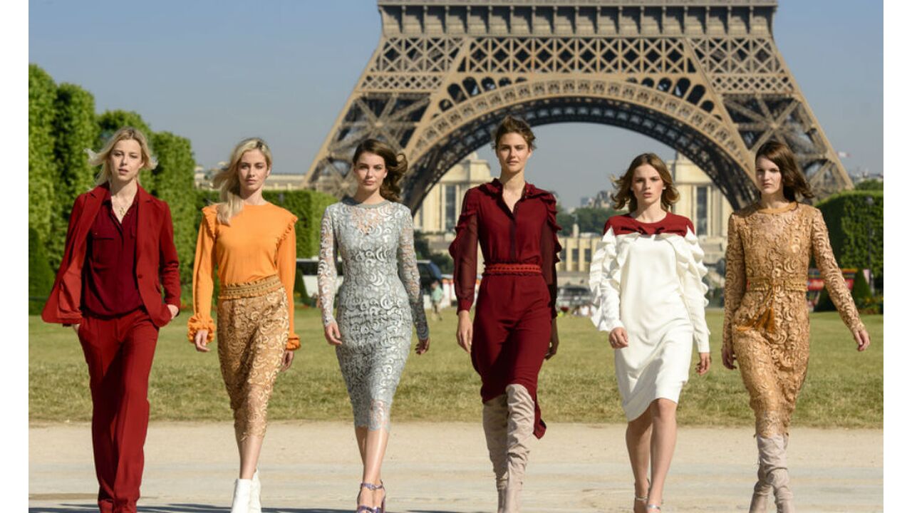 Illustratie voor: 5 redenen om Models In Paris: Het Echte Leven te kijken