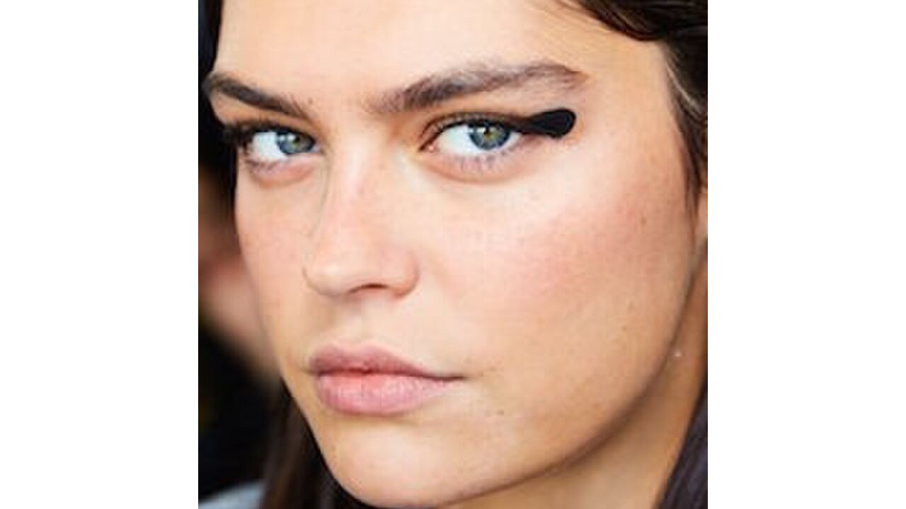 Illustratie voor: Gespot tijdens NYFW: rounded winged eyeliner