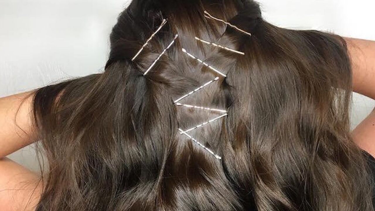 Illustratie voor: Zo draag je de bobby pin trend