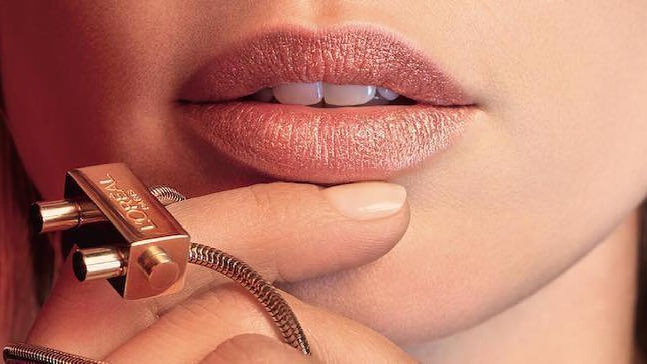 Illustratie voor: Hebben: de L’Oréal Paris X Balmain limited lipstick jewels