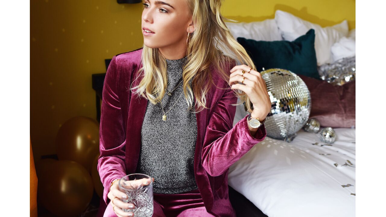 Illustratie voor: Hebben! My Jewellery komt met kerst outfit die lekker zit