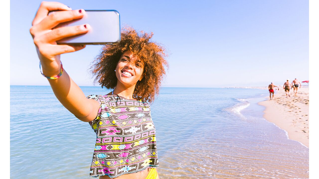 Illustratie voor: Maak jij meerdere selfies per dag? Dan heb je een gedragsstoornis