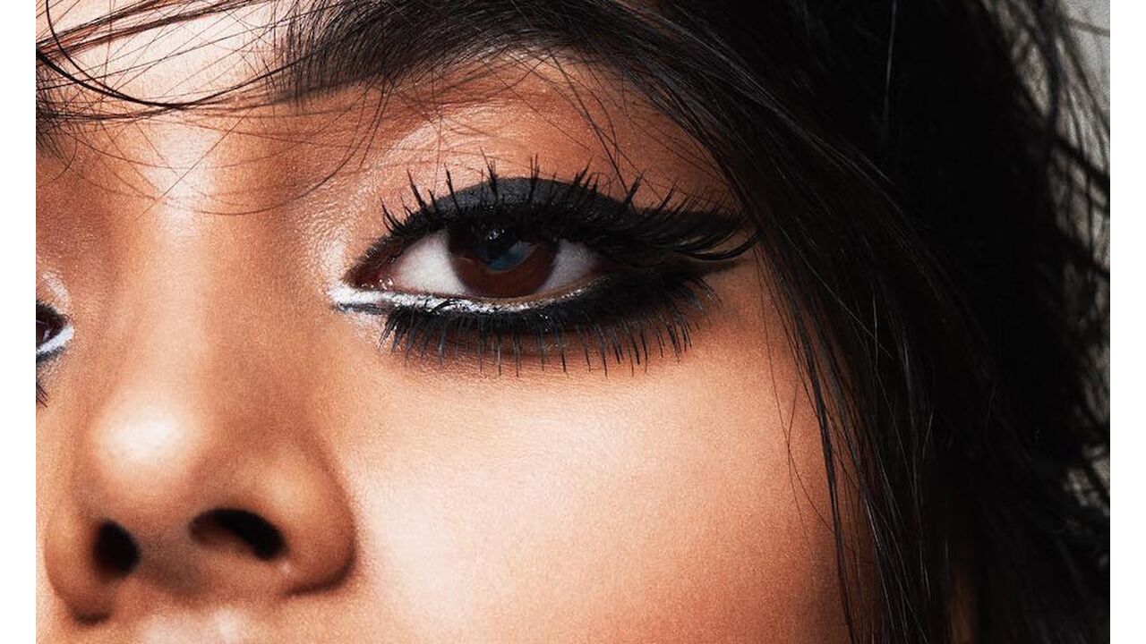 Illustratie voor: Waarom mascara altijd onder je ogen terecht komt