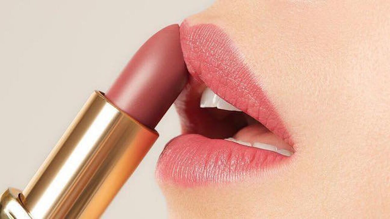 Illustratie voor: Deze geniale lipstick hack moet iedereen weten