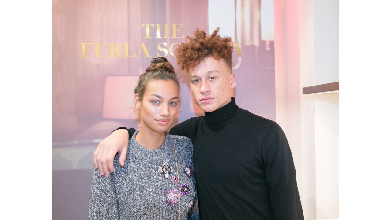 Illustratie voor: OMG! Het is uit tussen Montell en Sanne van HNTM