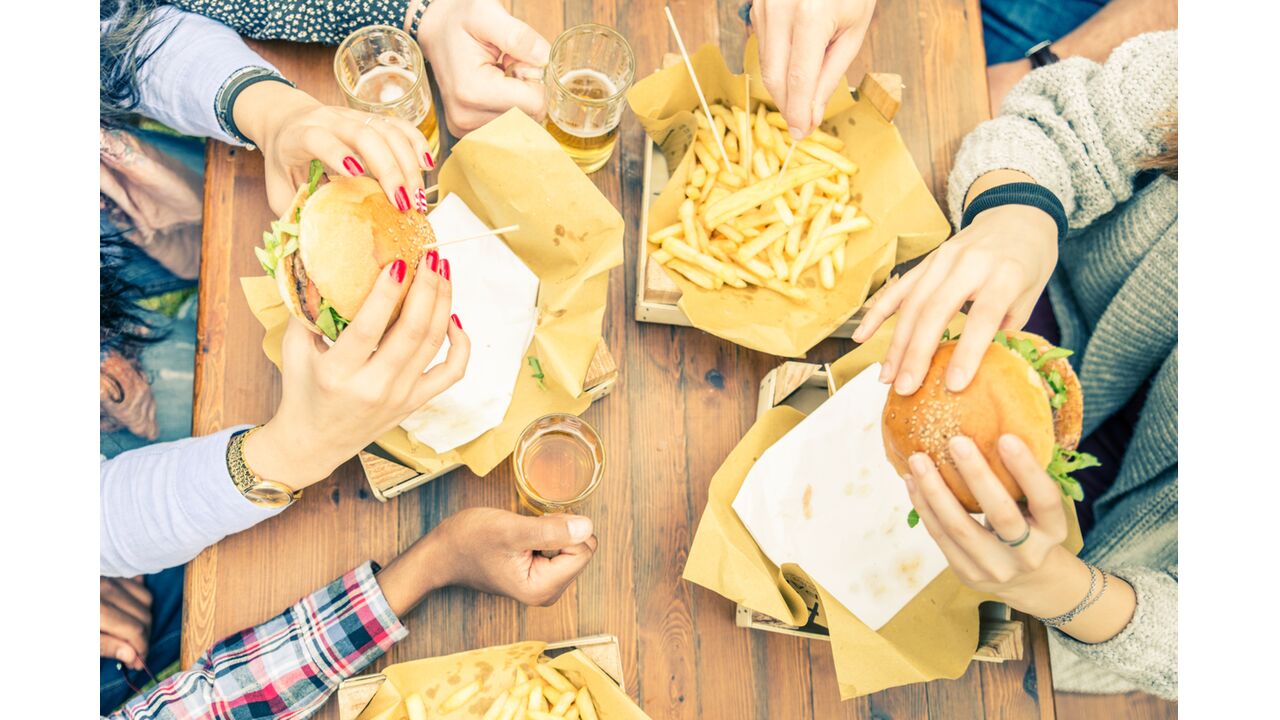 Illustratie voor: We knew it! Volgens een onderzoek zijn frietjes gezonder dan een salade
