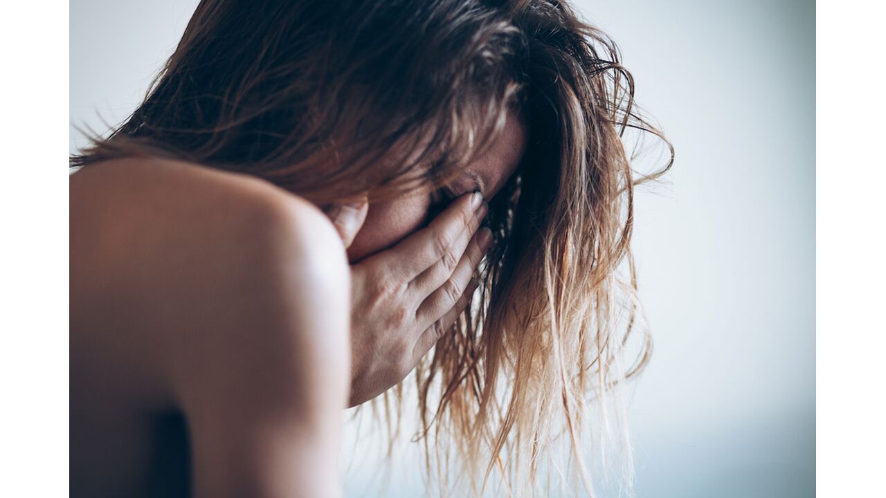 Illustratie voor: Girls Issues: ‘Ik voel me zo ongelukkig dat ik mezelf snijd’