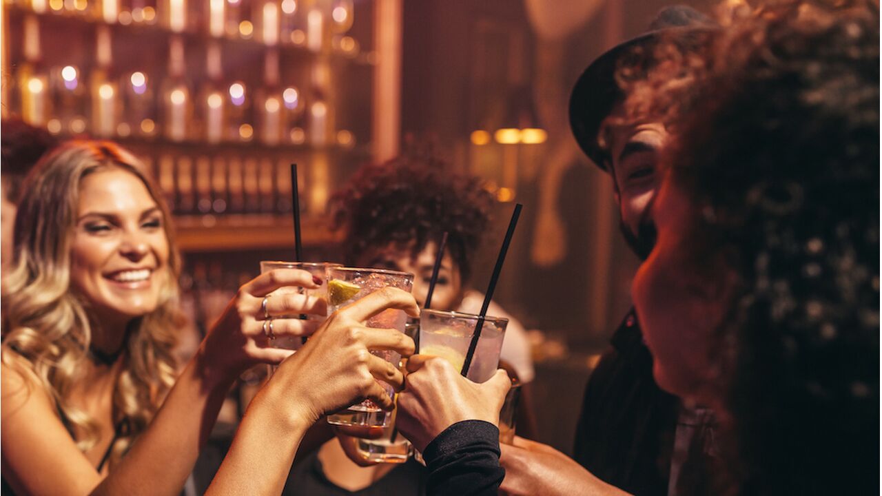 Illustratie voor: Heftig: Meisje laat met deze video zien hoe snel iemand iets in je drankje gooit