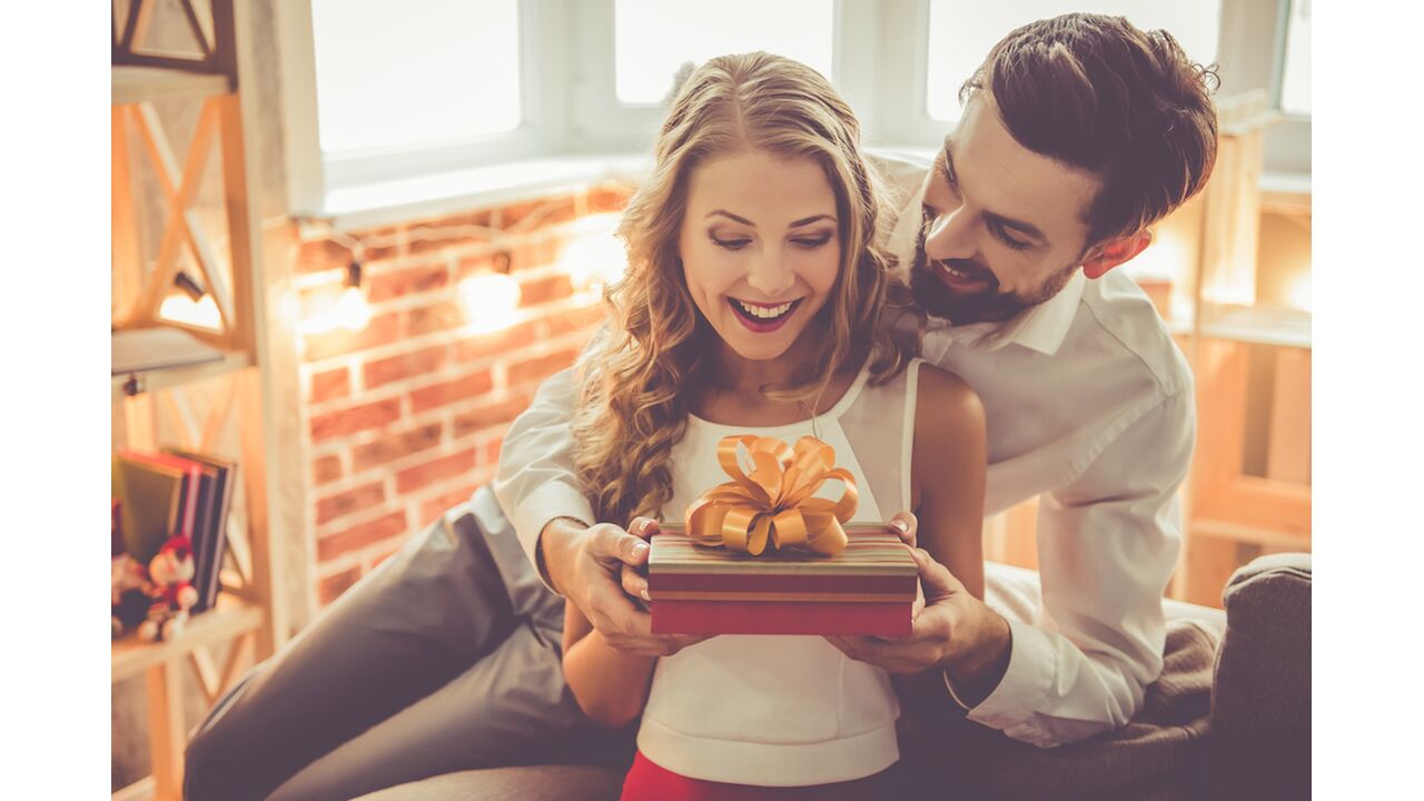 Illustratie voor: 11 leukste cadeaus voor je lover waar je zelf ook profijt van heb