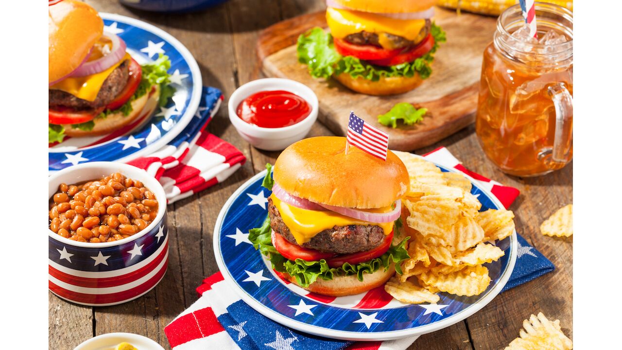 Illustratie voor: YUM! Er bestaan Pringles met cheeseburger smaak
