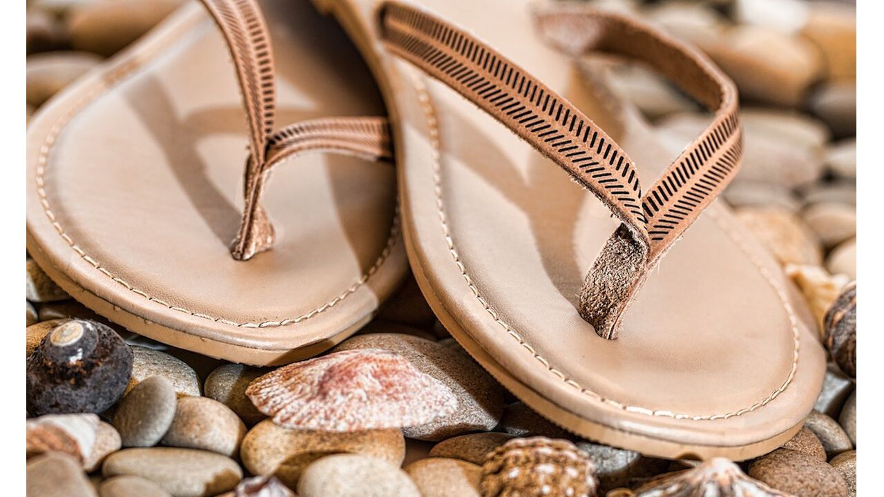 Illustratie voor: 7 redenen waarom je nooit meer op flip flops mag lopen