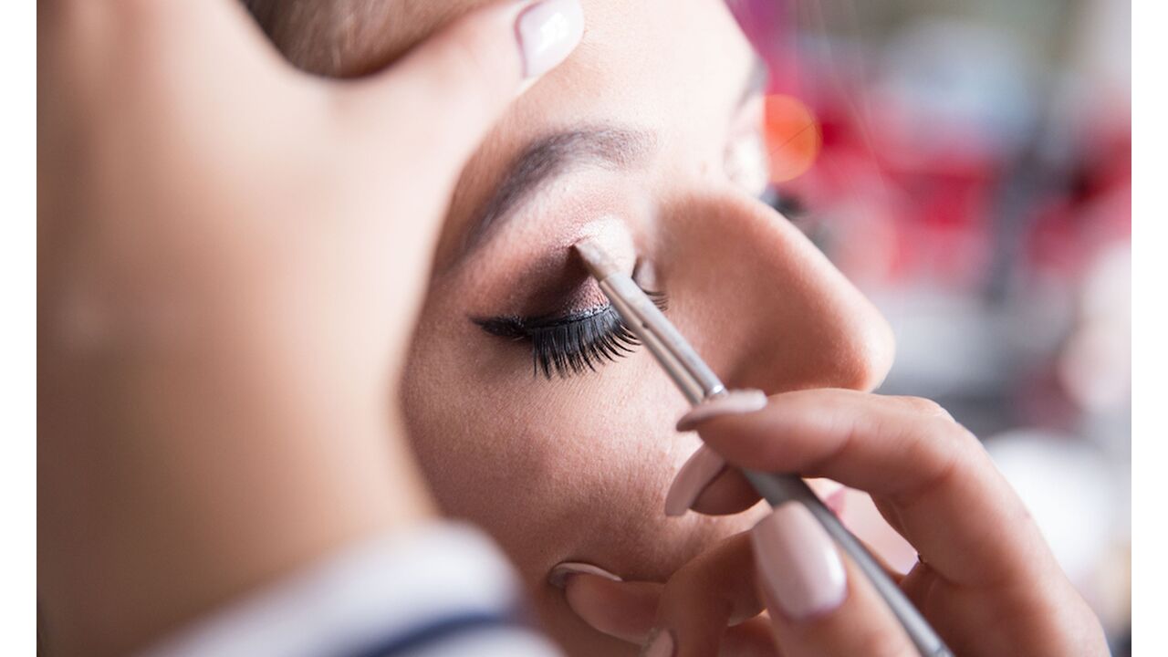 Illustratie voor: Dit is dé make-up trend van zomer 2018