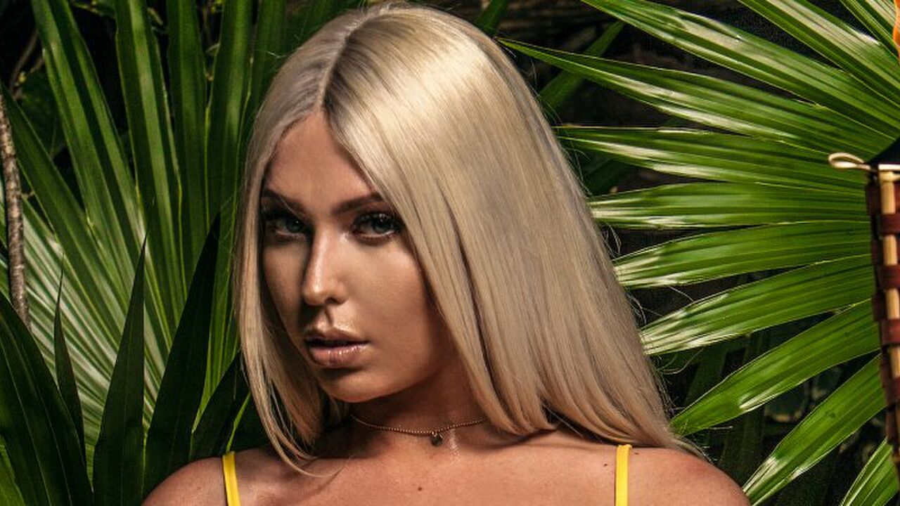 Illustratie voor: Temptation Island’s Kelly onherkenbaar vòòr plastische chirurgie