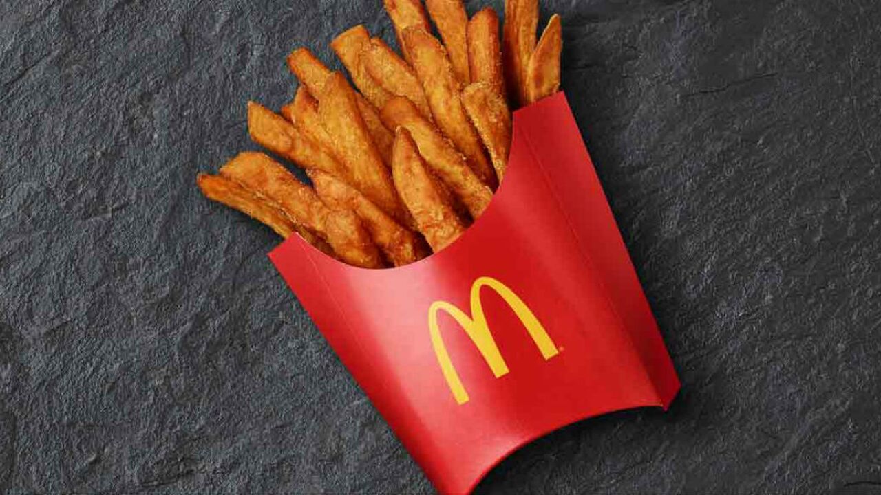 Illustratie voor: OMG! McDonald’s lanceert vandaag zoete aardappelfrietjes