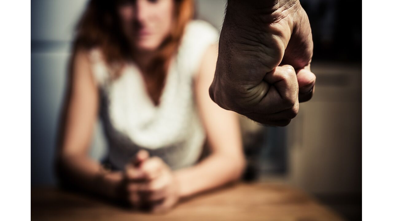 Illustratie voor: Heftig verhaal: ‘Ik werd mishandeld en misbruikt door mijn vriendje’
