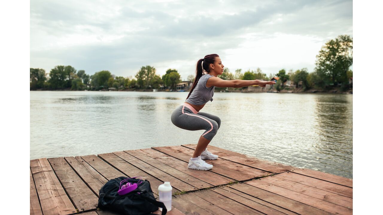 Illustratie voor: Girlscene’s 30 Days Challenge: Squat Challenge voor mooie billen binnen no-time