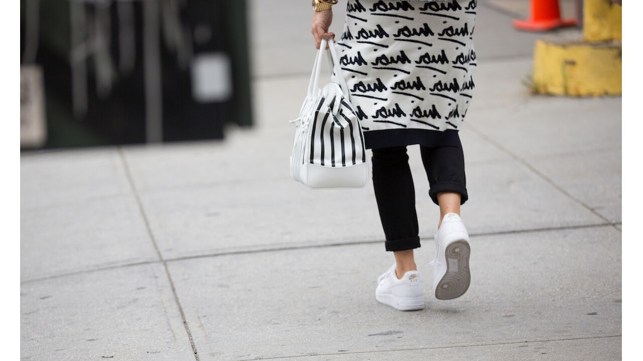 Illustratie voor: 10 x witte sneakers waar we geen genoeg van krijgen