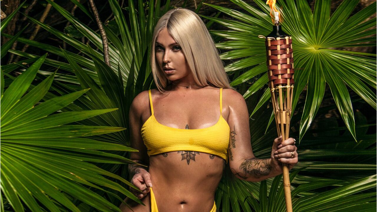 Illustratie voor: Heftig: Dit is de reden waarom Temptation Island-verleidster Kelly een pruik draagt
