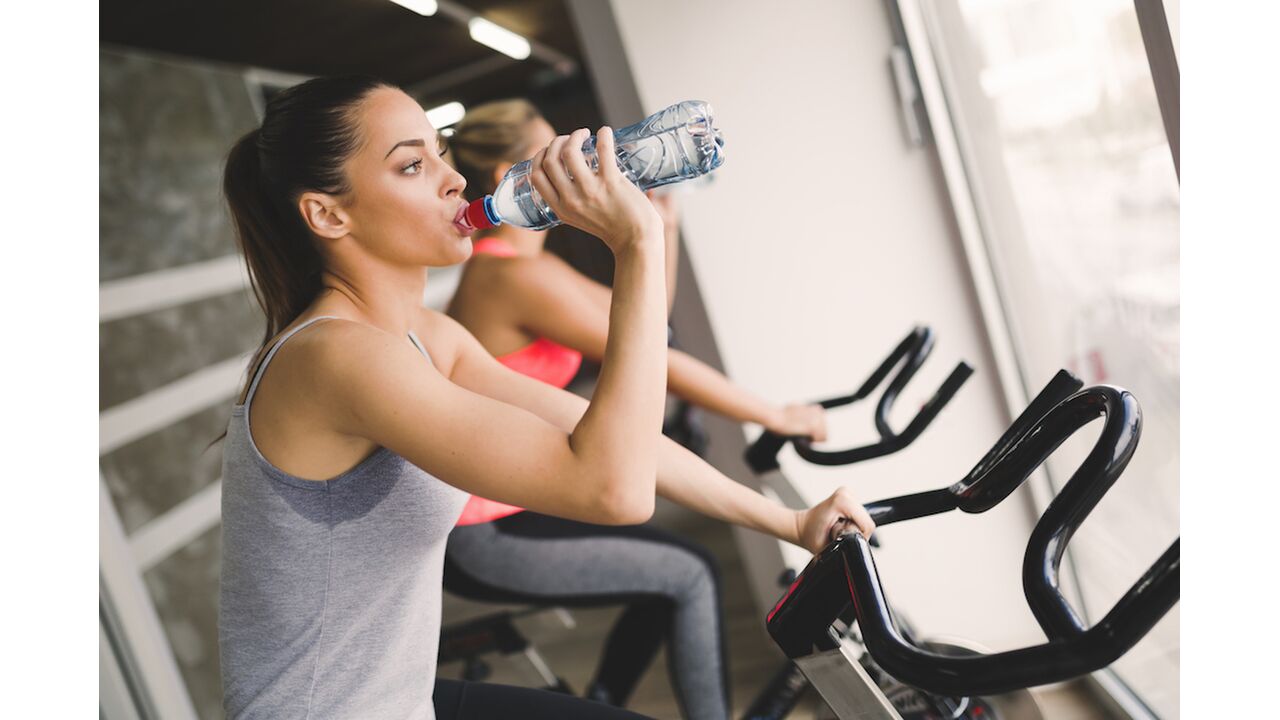 Illustratie voor: Girlscene’s 30 Days Challenge: Cardio zónder loopband of crosstrainer