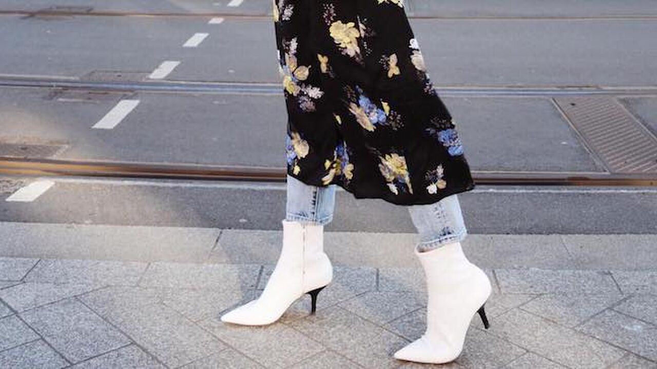 Illustratie voor: 9 x een jurk over een broek dragen doe je zo