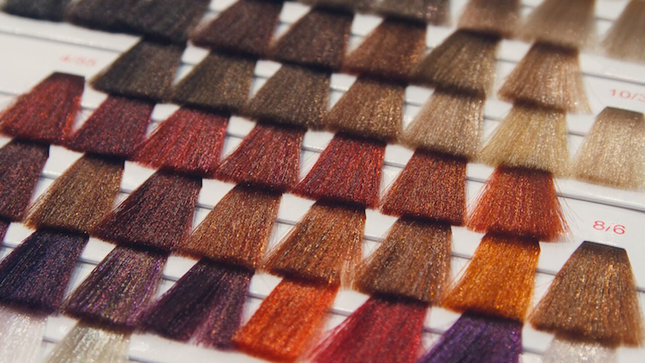 Illustratie voor: Red wine hair is een trend en zo ziet het eruit