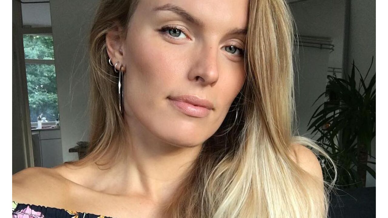 Illustratie voor: Zo fake je de perfecte lach voor je Insta foto’s