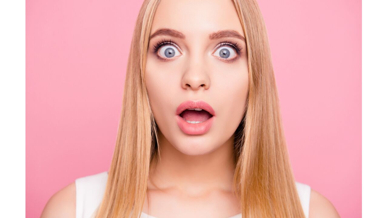 Illustratie voor: Bizar! Dit meisje is onherkenbaar na haar verbouwing ter waarde van €42.000