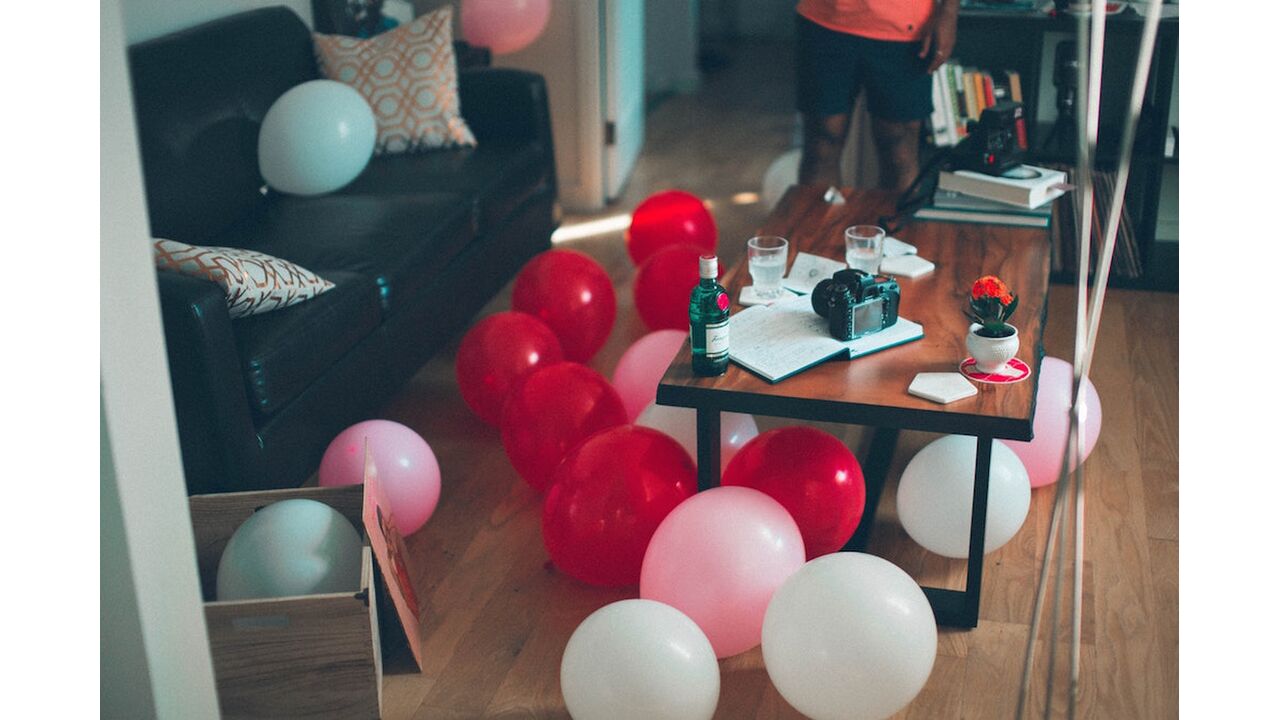 Illustratie voor: Meisje(15) moet onderduiken na het ‘organiseren’ van een Project X feest