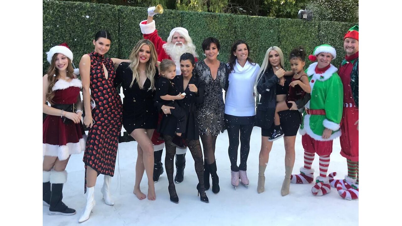 Illustratie voor: Dit zijn alle bizarre kerstmomenten van de Kardashians