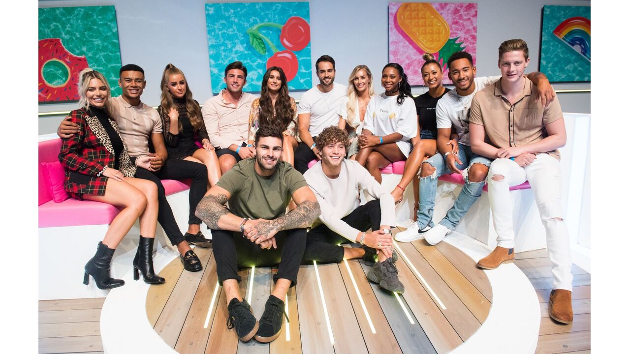 Illustratie voor: Viktor Verhulst presenteert Nederlandse Love Island 2019
