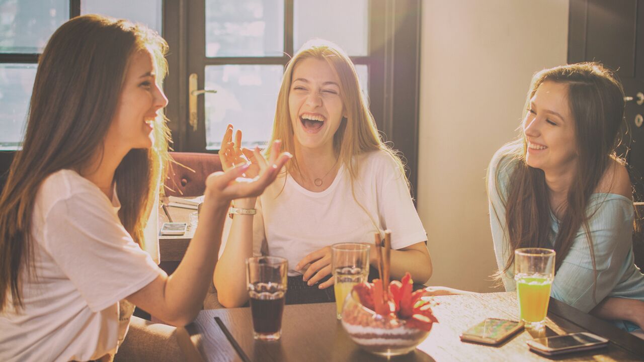 Illustratie voor: 9 gesprekken die je sowieso een keer hebt gevoerd met je bestie