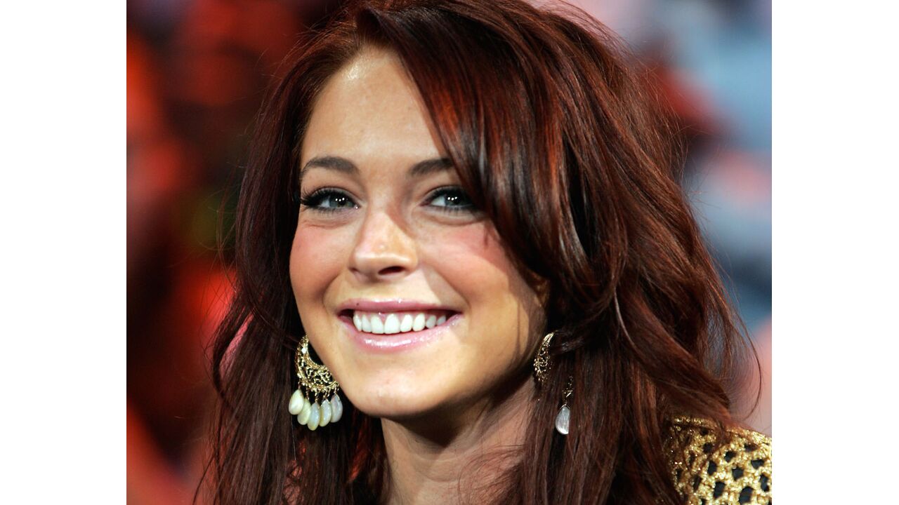 Illustratie voor: Wow: Lindsay Lohan is onherkenbaar na plastische chirurgie