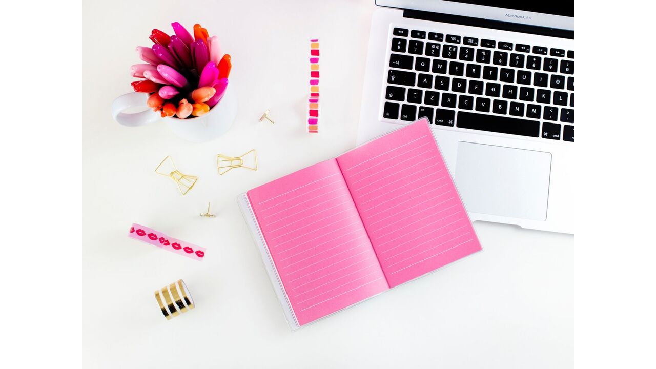 Illustratie voor: Meld je nu aan om te bloggen op Girlscene
