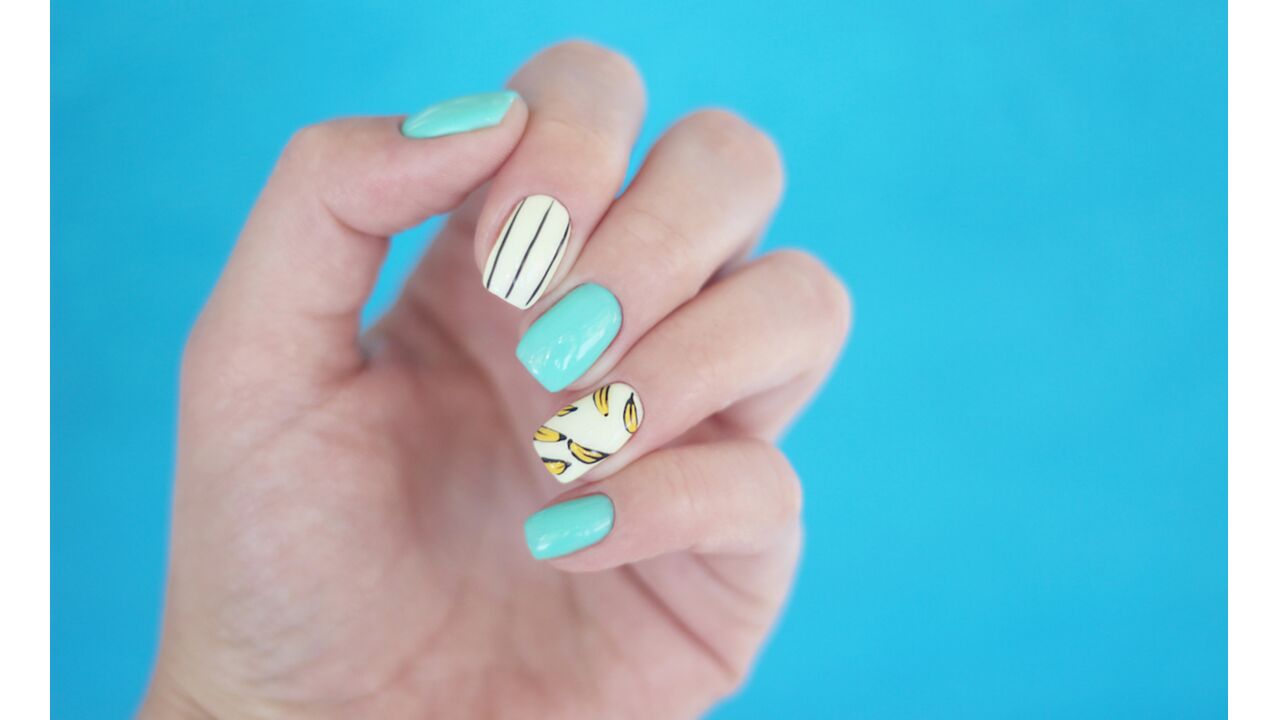 Illustratie voor: Er bestaat een printer waarmee je heel makkelijk nail art maakt