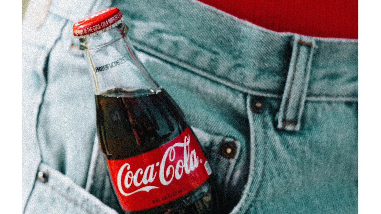 Illustratie voor: Coca-Cola Light introduceert een nieuwe smaak (én hij is ROZE)