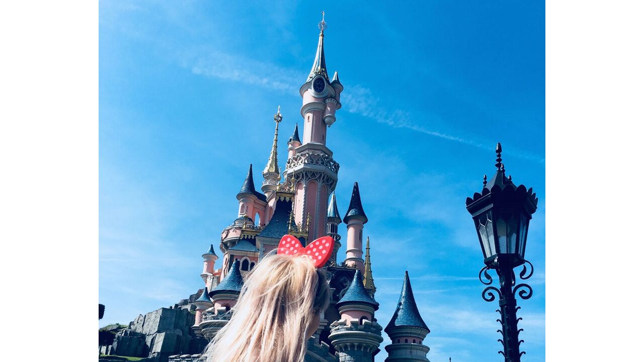 Illustratie voor: Vanaf nu reizen we met de trein in 3(!) uur naar Disneyland