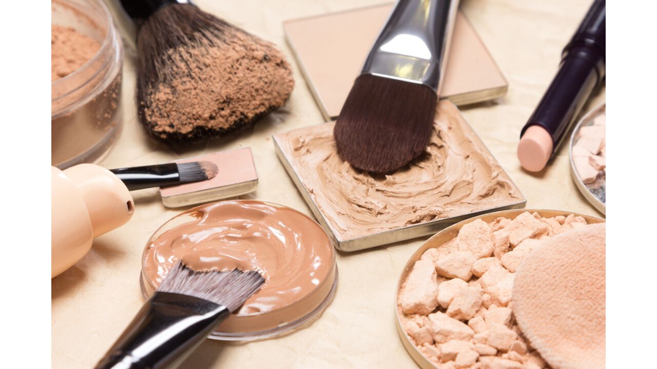 Illustratie voor: Dit zijn de beste foundations voor meiden met acne