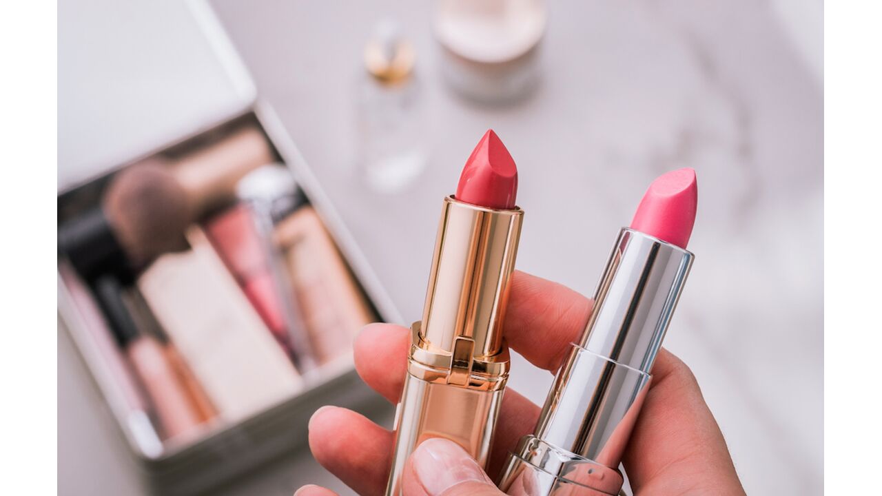 Illustratie voor: Deze opvallende lipkleur is de trend voor deze zomer