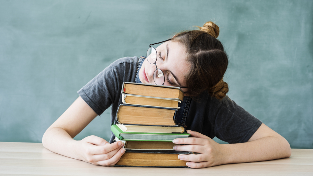 Illustratie voor: 9 herkenbare gedachtes tijdens het leren voor je Frans examen