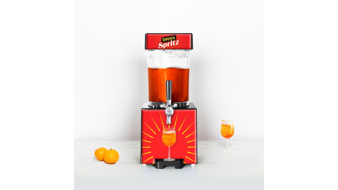 Illustratie voor: Hebben! Er bestaat nu een Aperol Spritz tap voor in huis