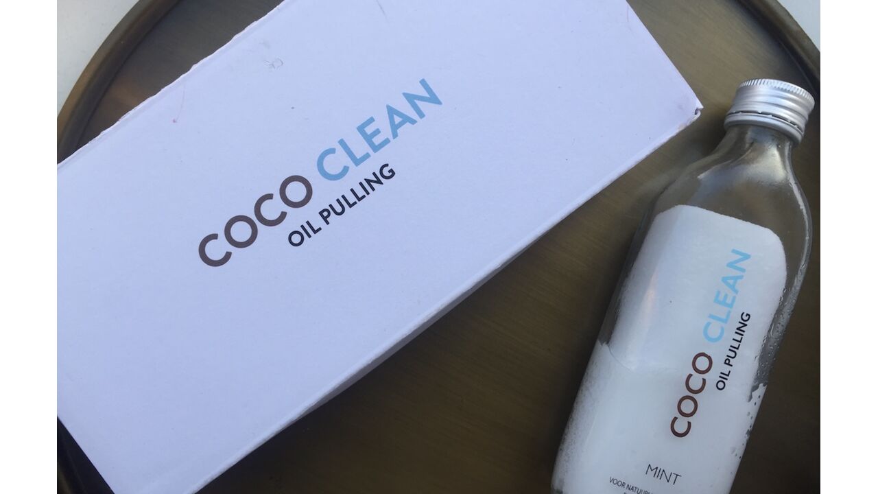 Illustratie voor: Esther: ”Ik probeerde 10 dagen oil pulling en dit is het resultaat”